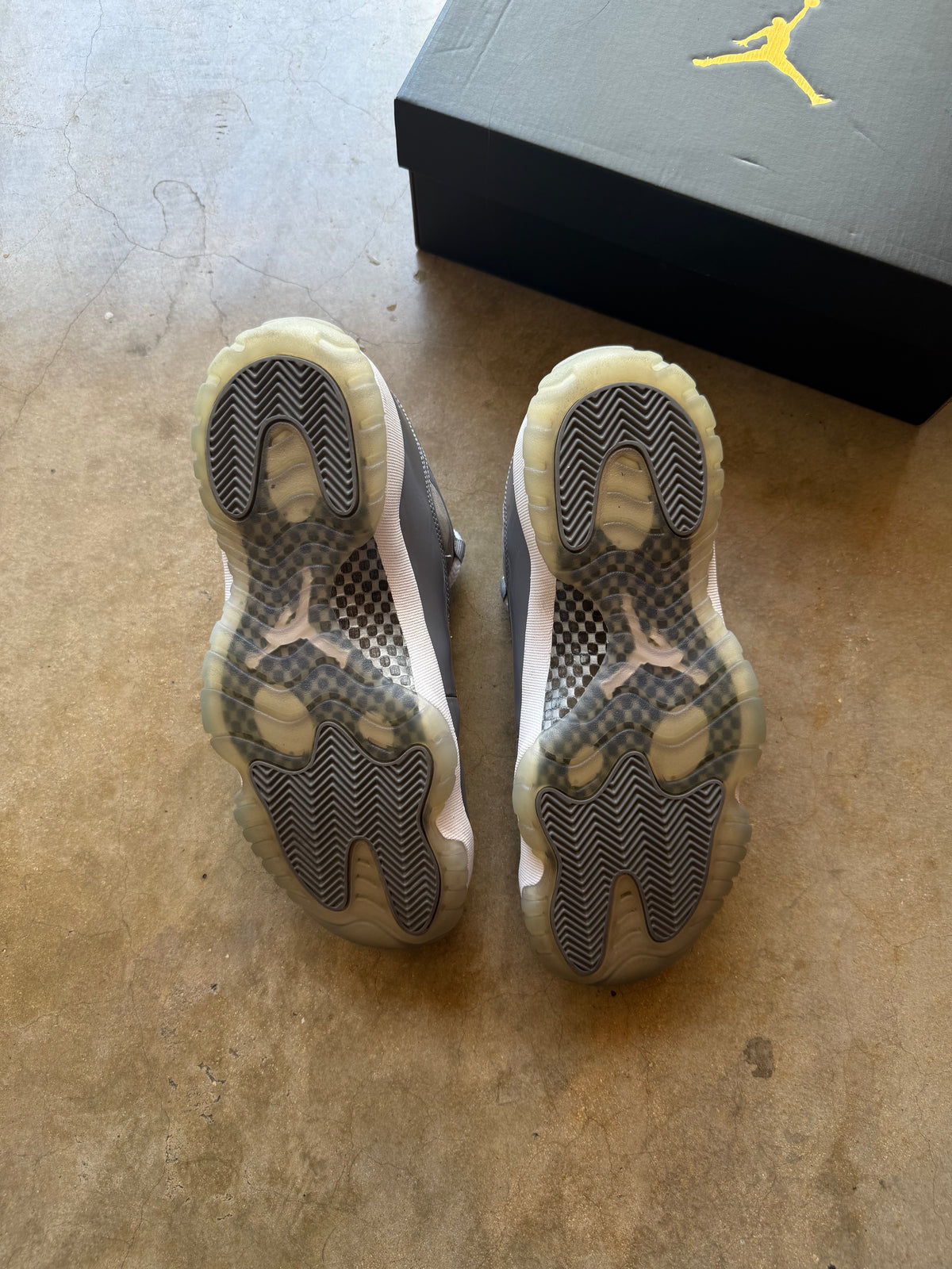 JORDAN 11 LOW COOL GREY