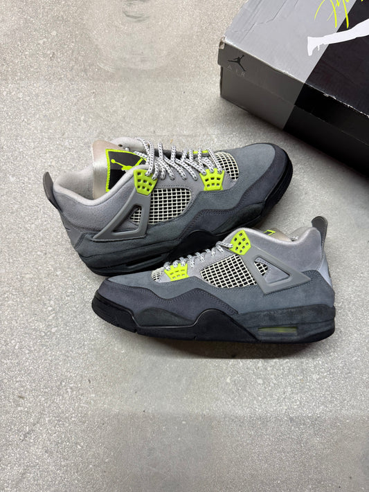 JORDAN 4 SE NEON