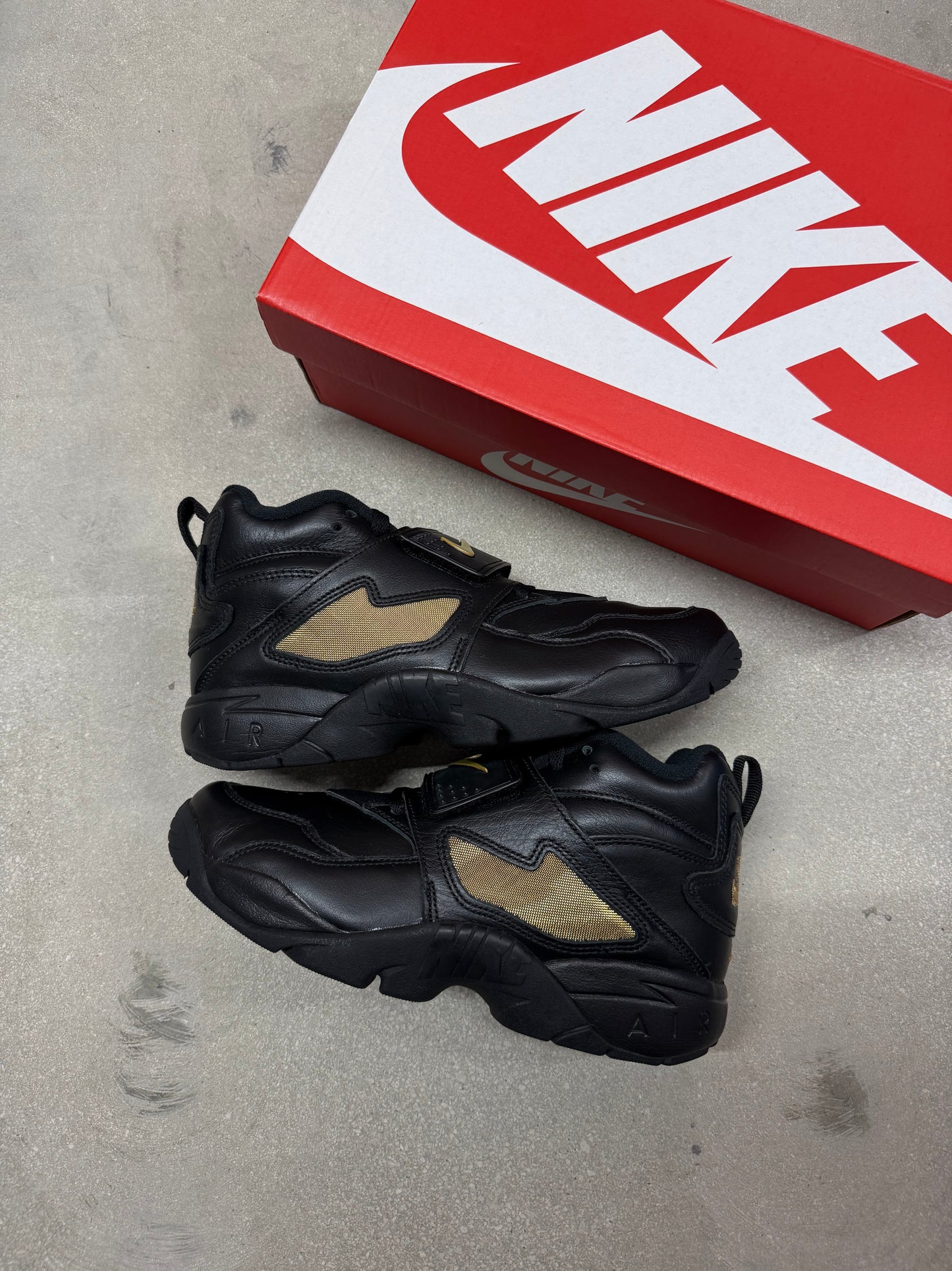 NIKE AIR DIAMOND TURF SIGNING DAY