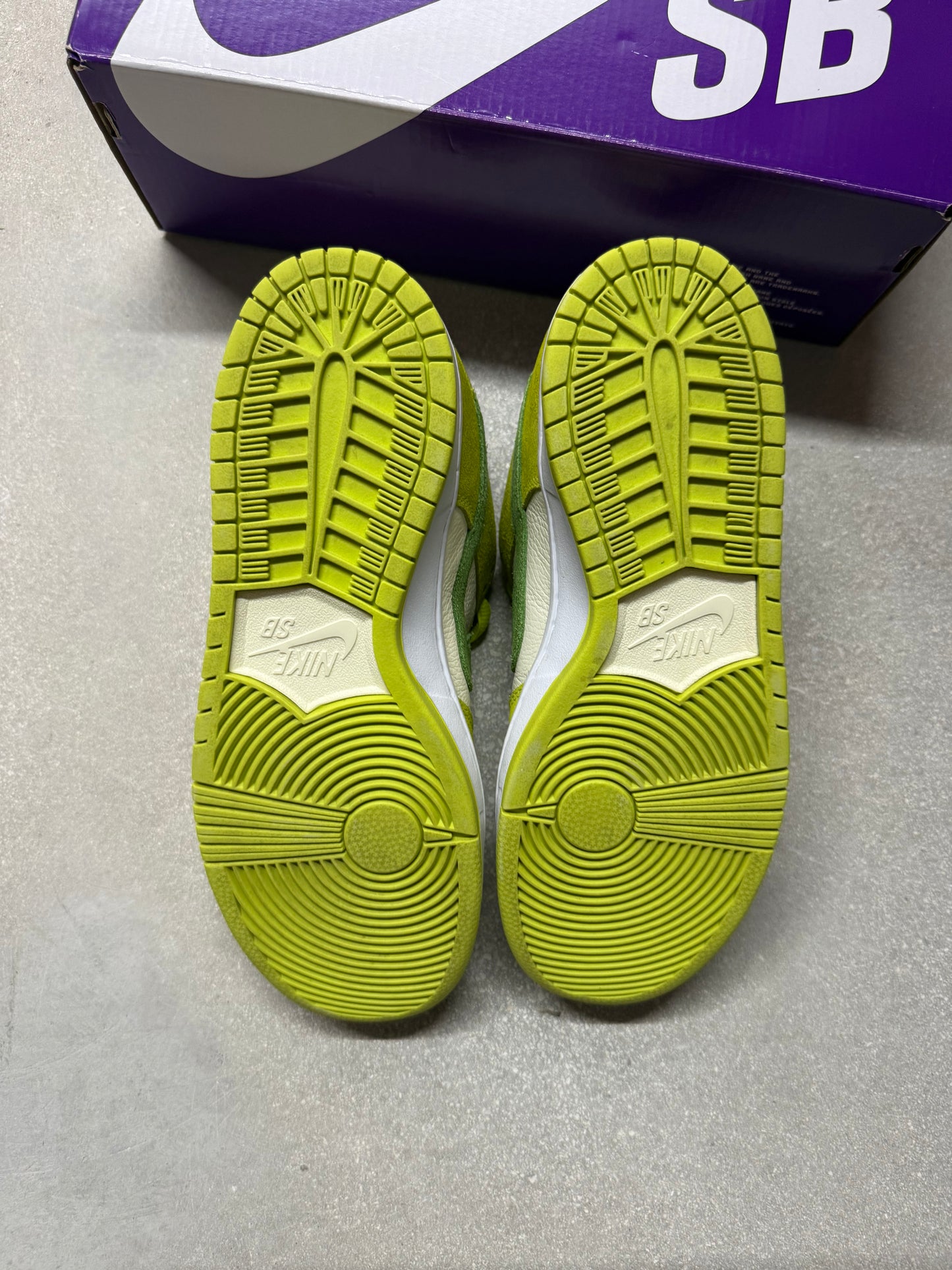 NIKE DUNK LOW SB GREEN APPLE