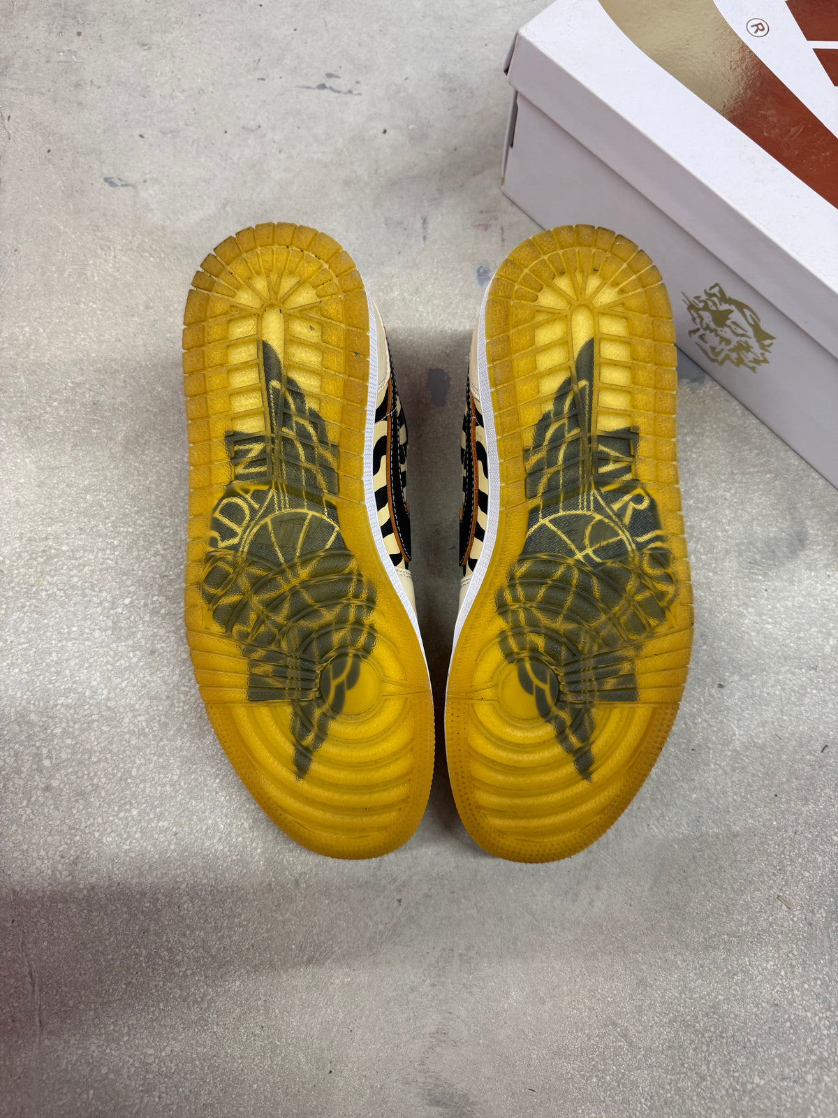 JORDAN 1 LOW OG YEAR OF THE TIGER