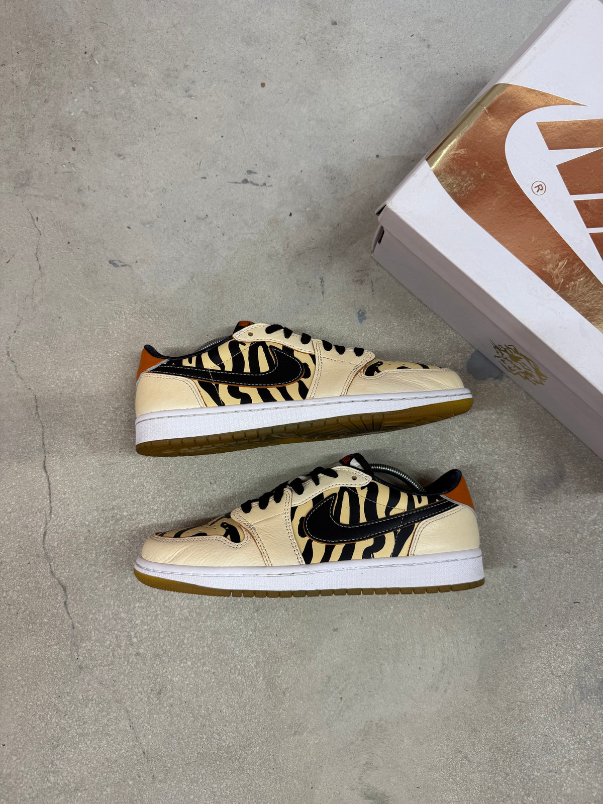 JORDAN 1 LOW OG YEAR OF THE TIGER