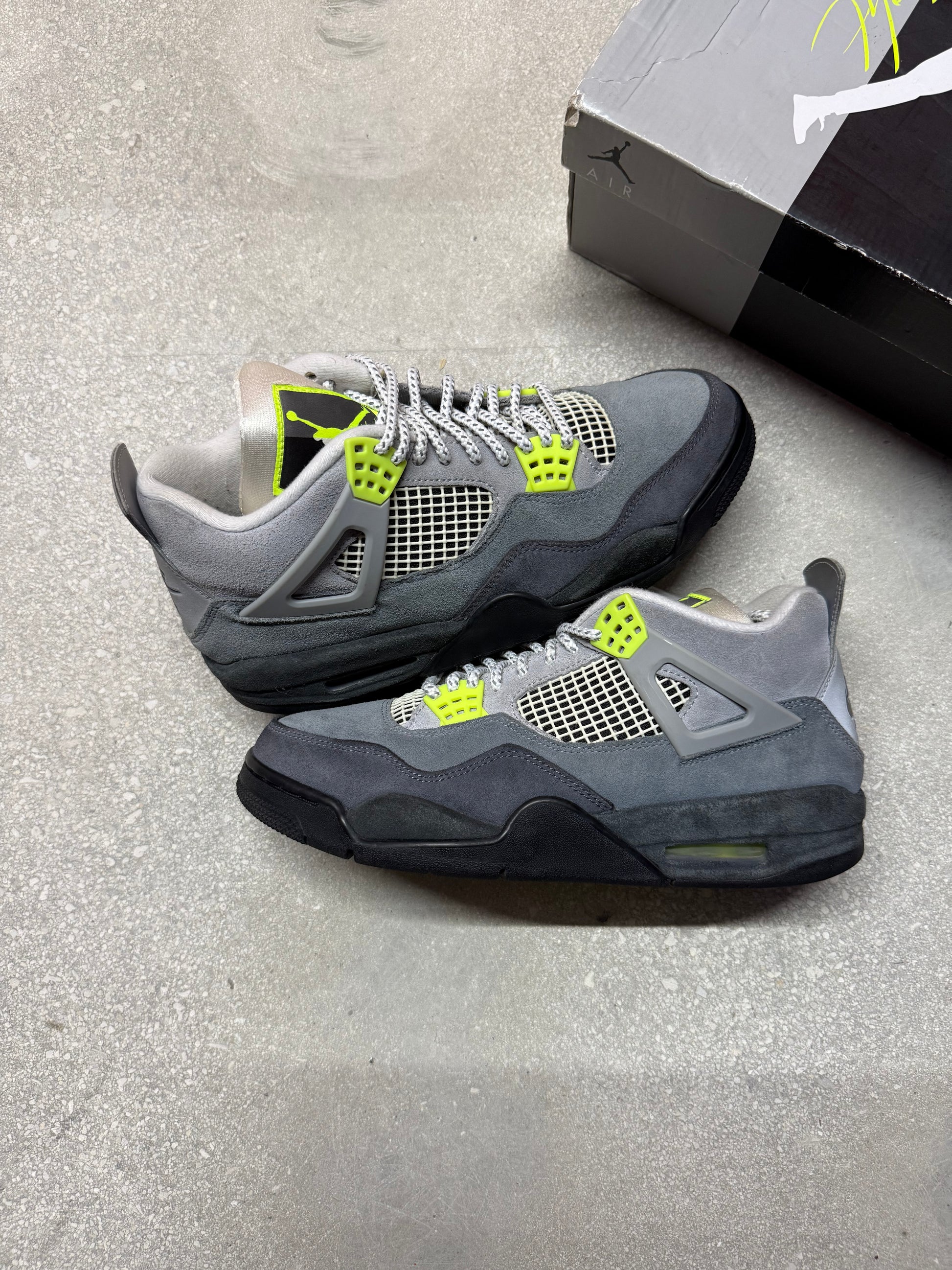 JORDAN 4 SE NEON