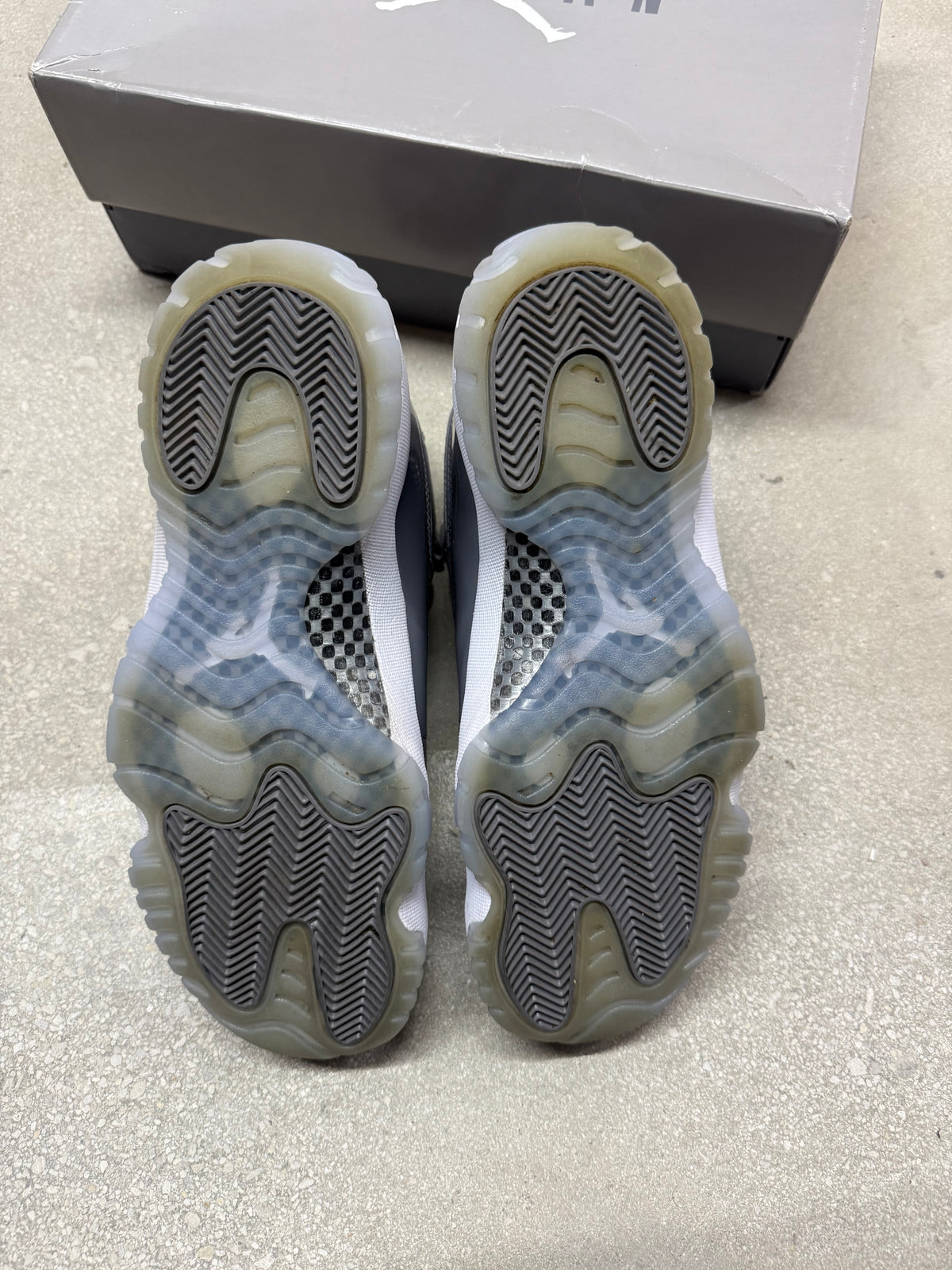 JORDAN 11 COOL GREY