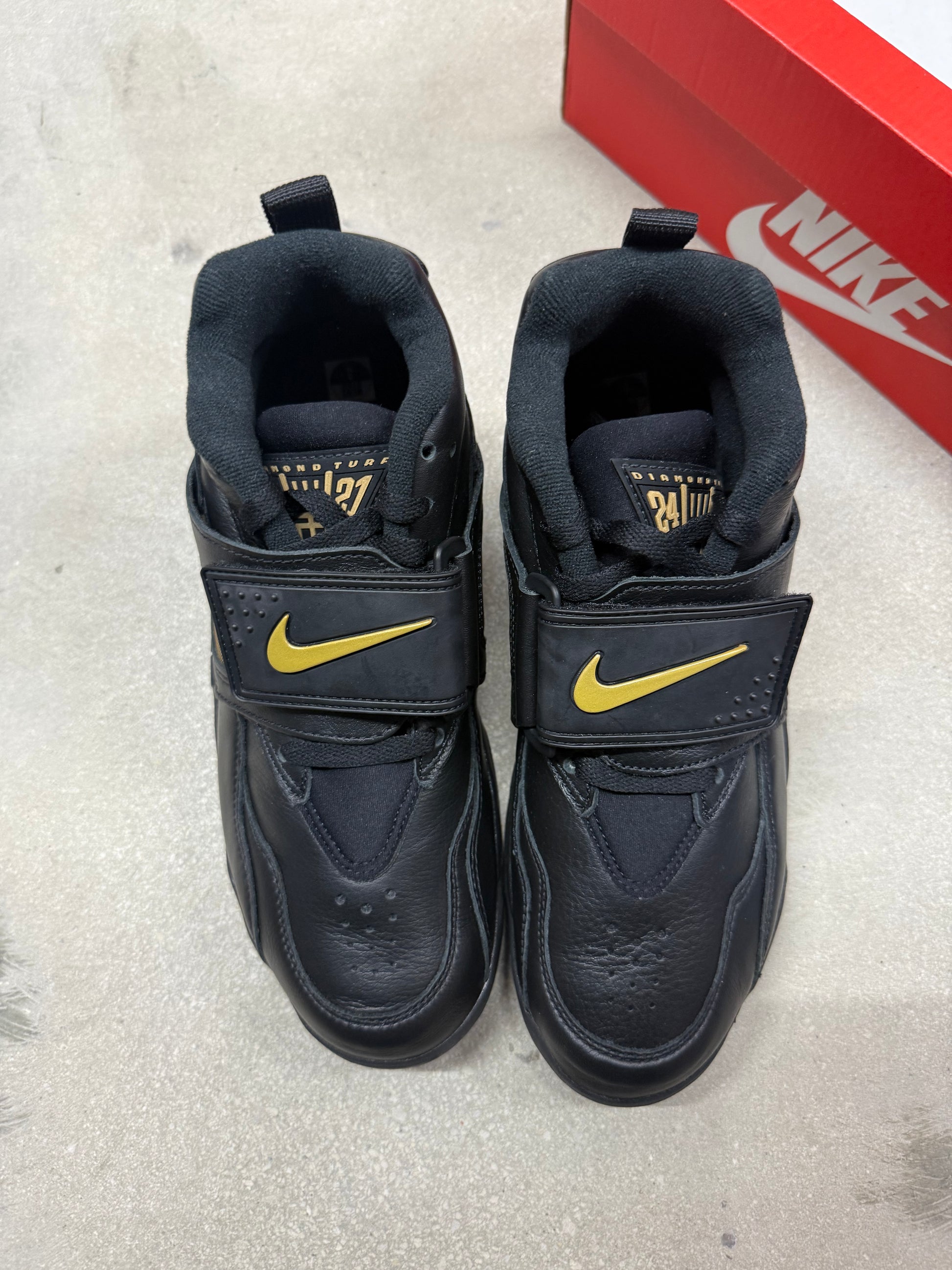 NIKE AIR DIAMOND TURF SIGNING DAY